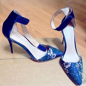Charles by Charles David NWOT tapestry floral blue satin heels, size 6